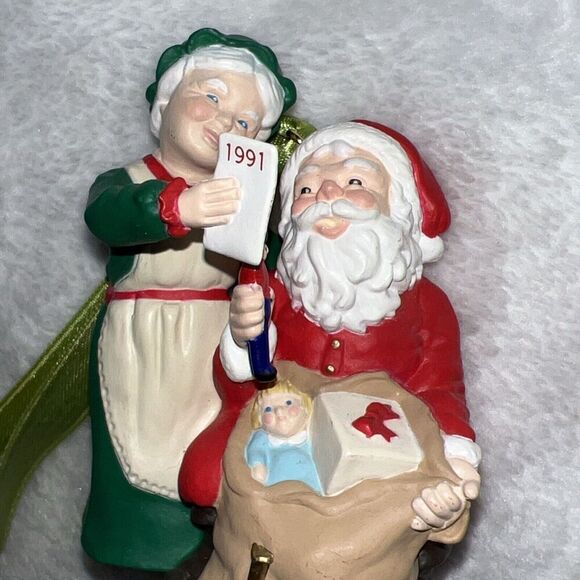 Checking His List 1991 Mr & Mrs Claus Santa Hallmark Keepsake Ornament Our T3219 - Picture 5 of 7